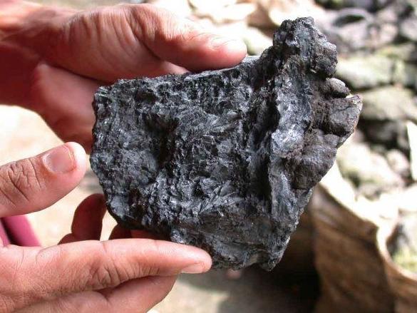 Pequeñas empresas australianas suspenden la extracción de mineral de hierro